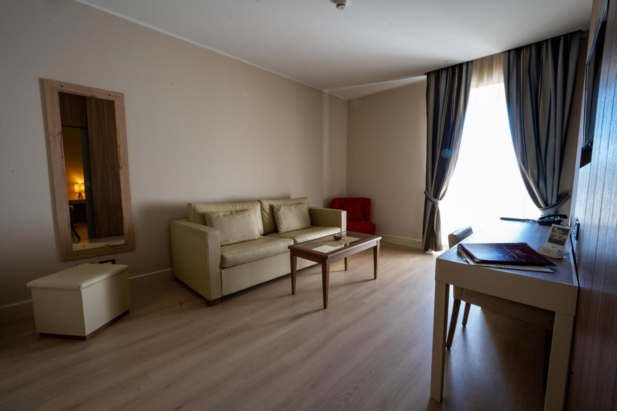 Hotel Mirasole International Gaeta Esterno foto